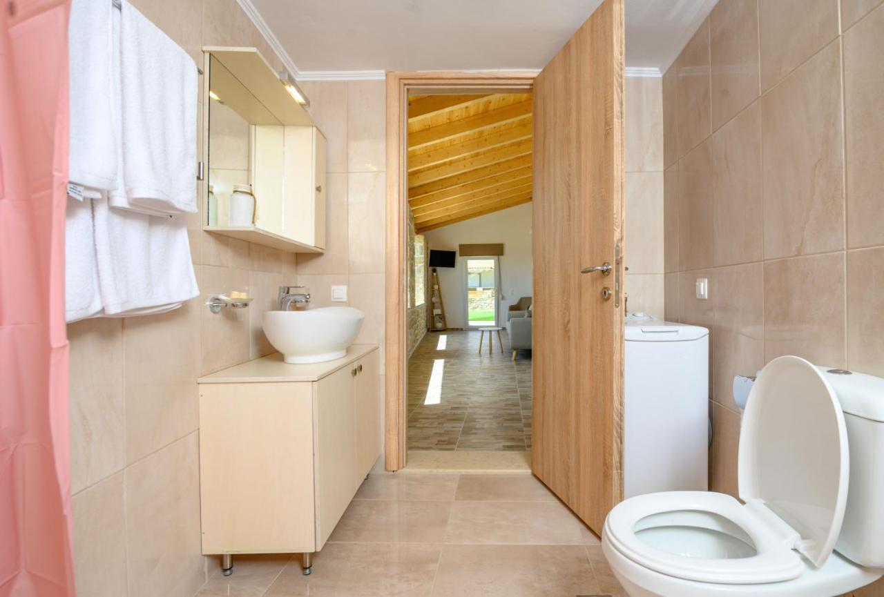Behind The Waves Villa Каламаки Екстериор снимка